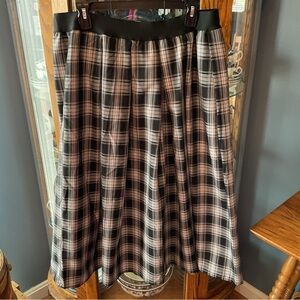 Joan Rivers Black and White Plaid  Skirt Large
